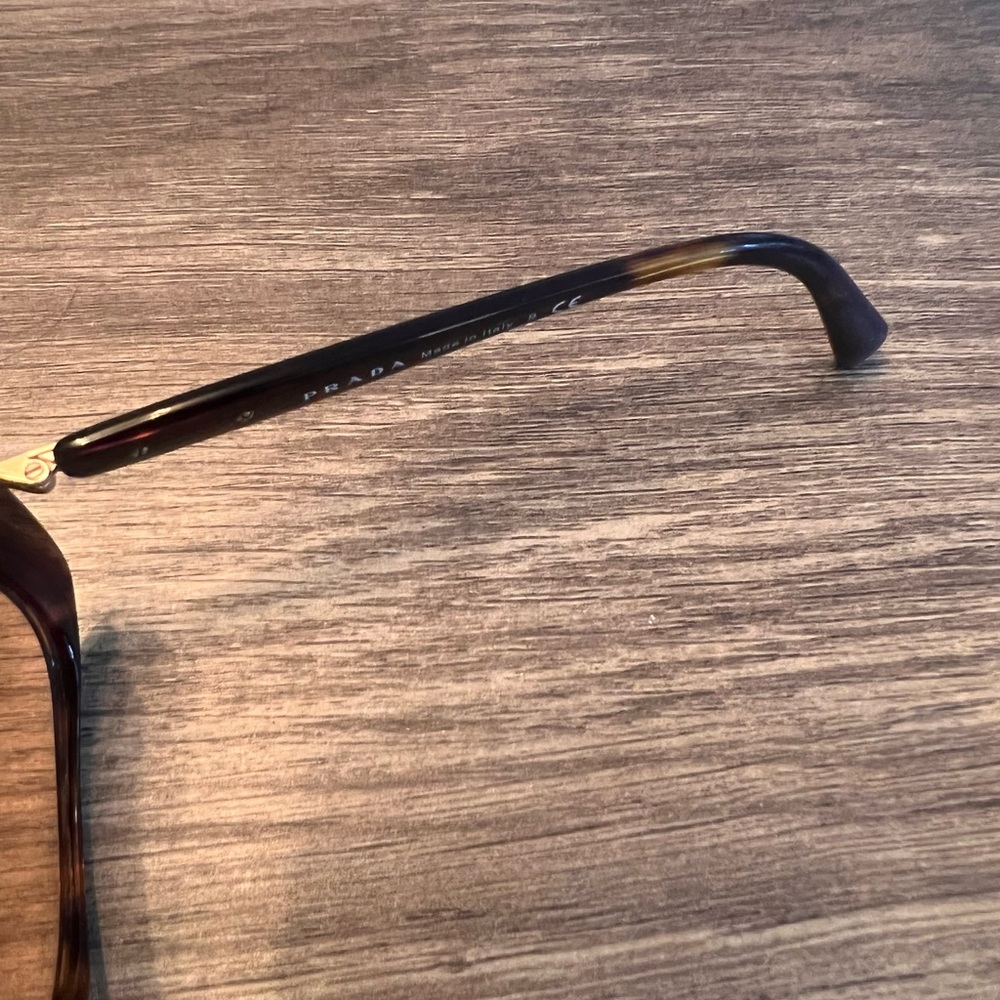 Prada sunnies - Picture 4 of 4
